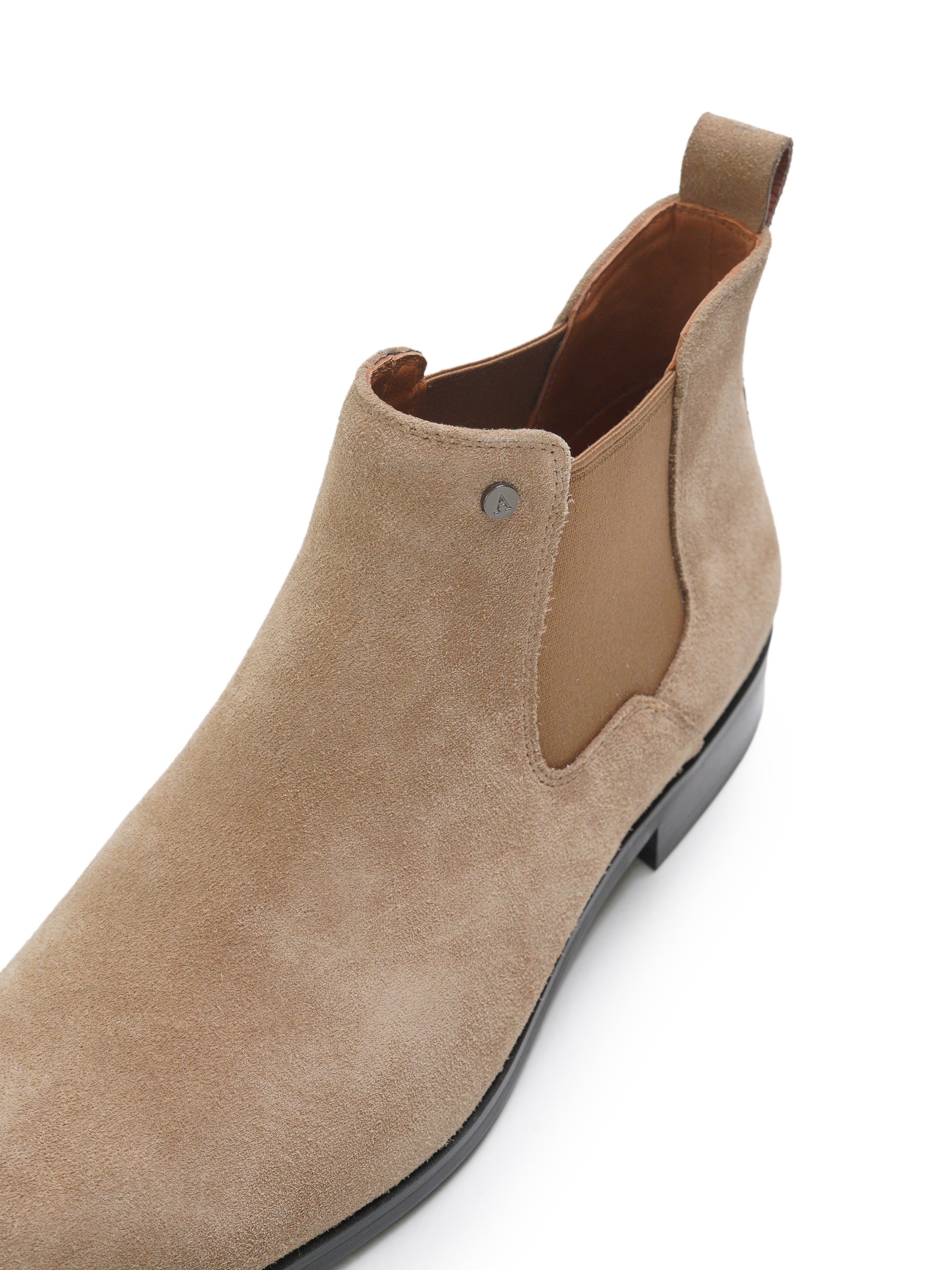 Chelsea boots in suede