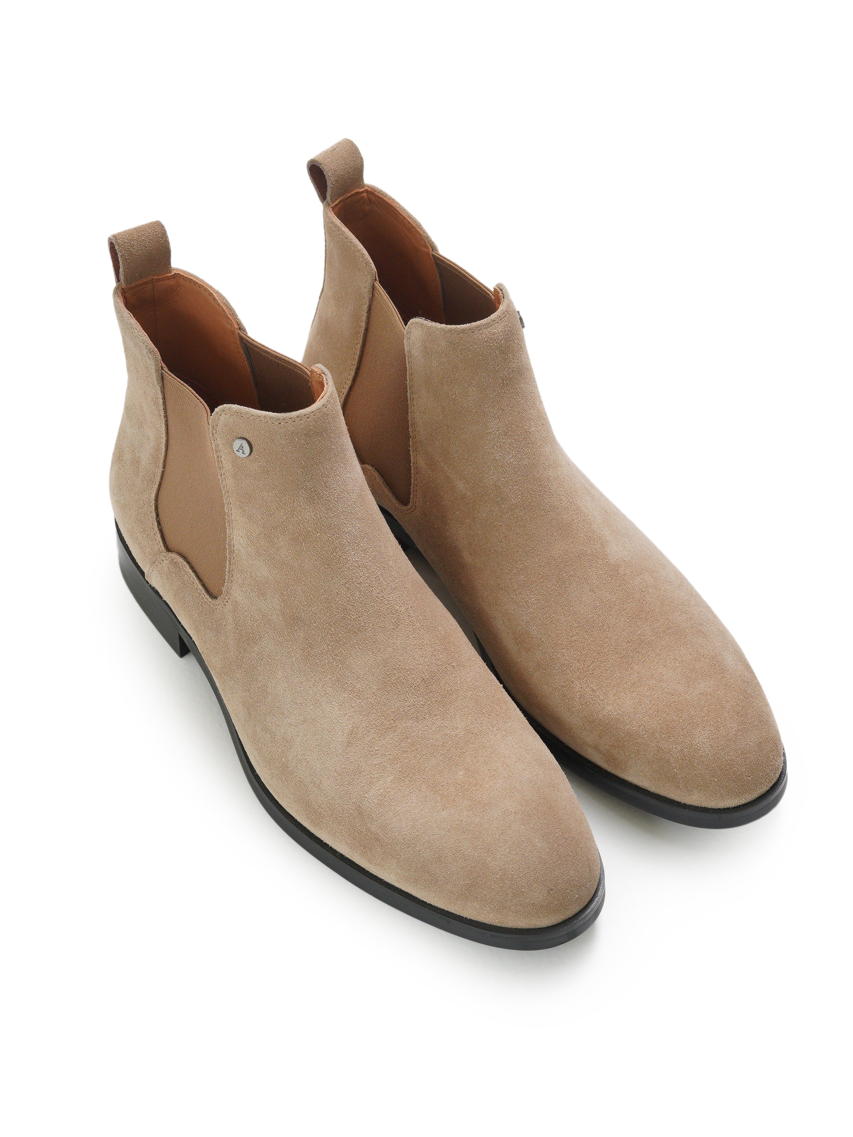 Chelsea boots in suede