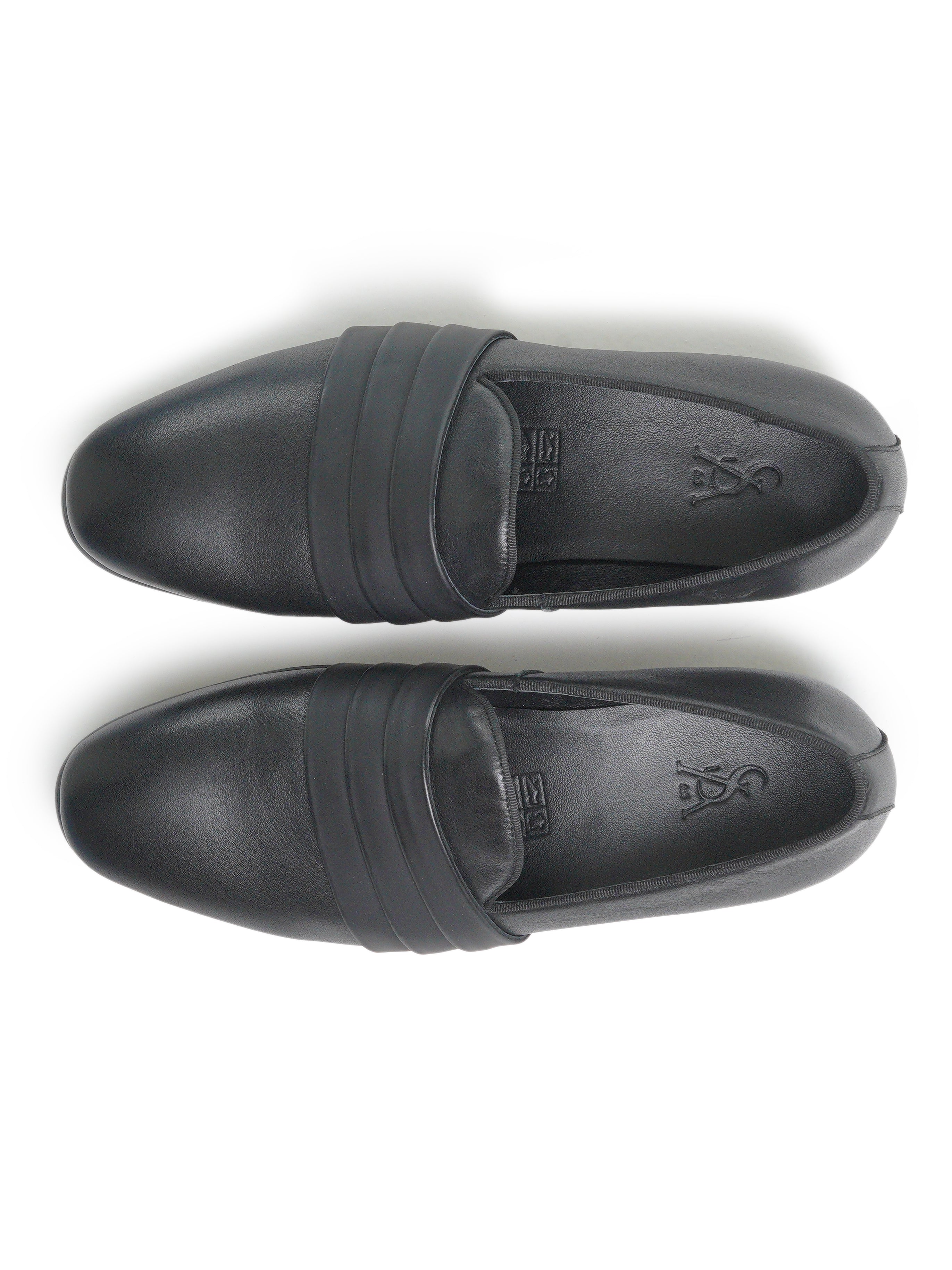 Leather moccasins with pleated detail