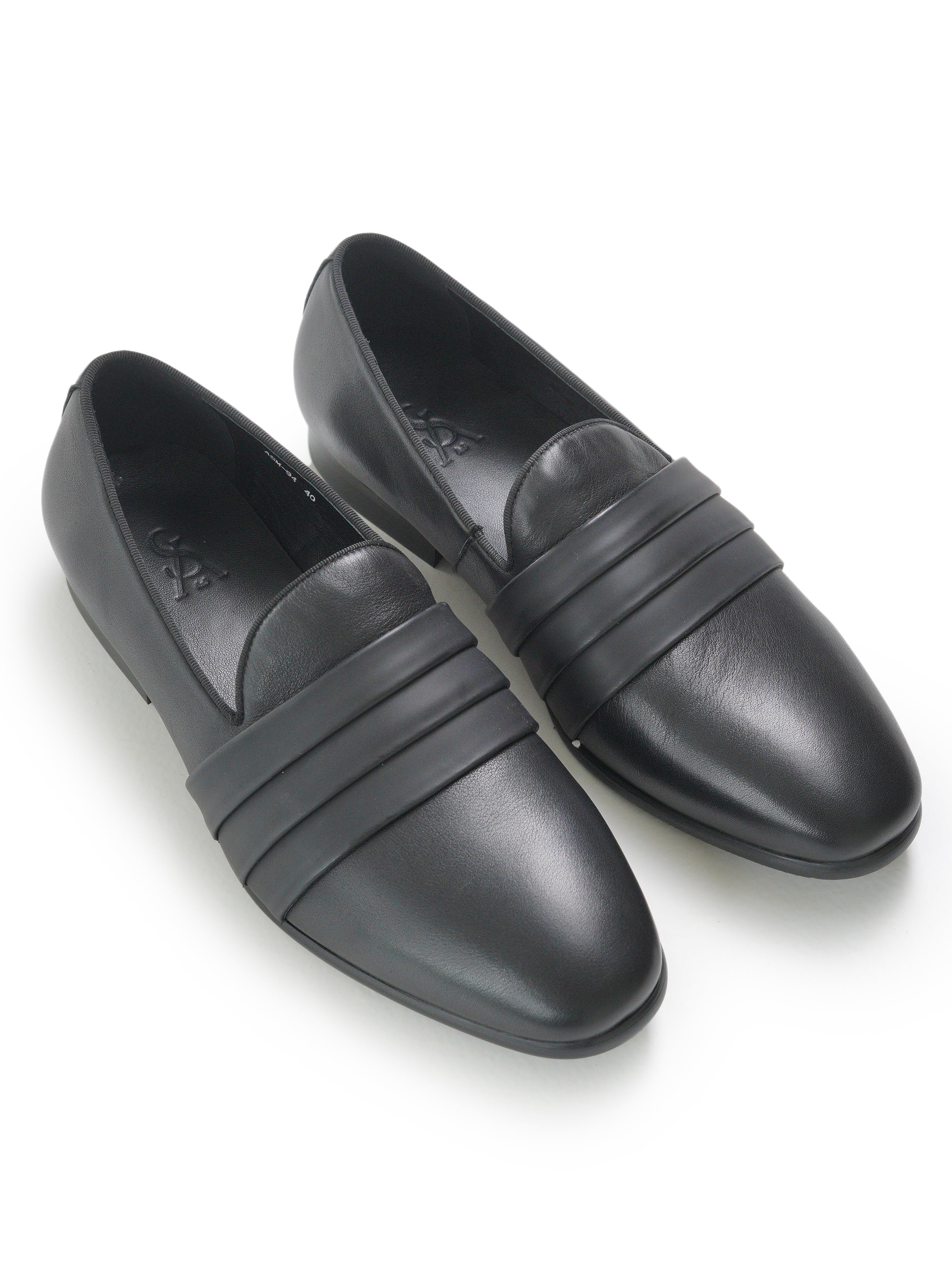 Leather moccasins with pleated detail
