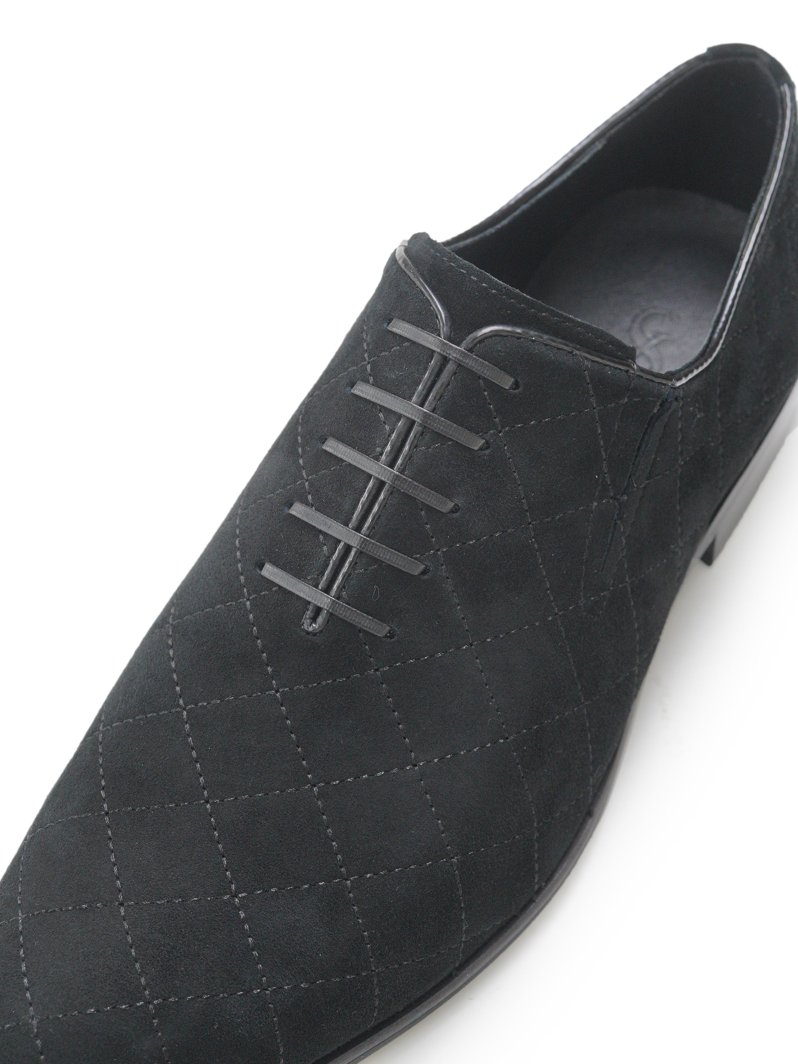 Quilted lace-ups