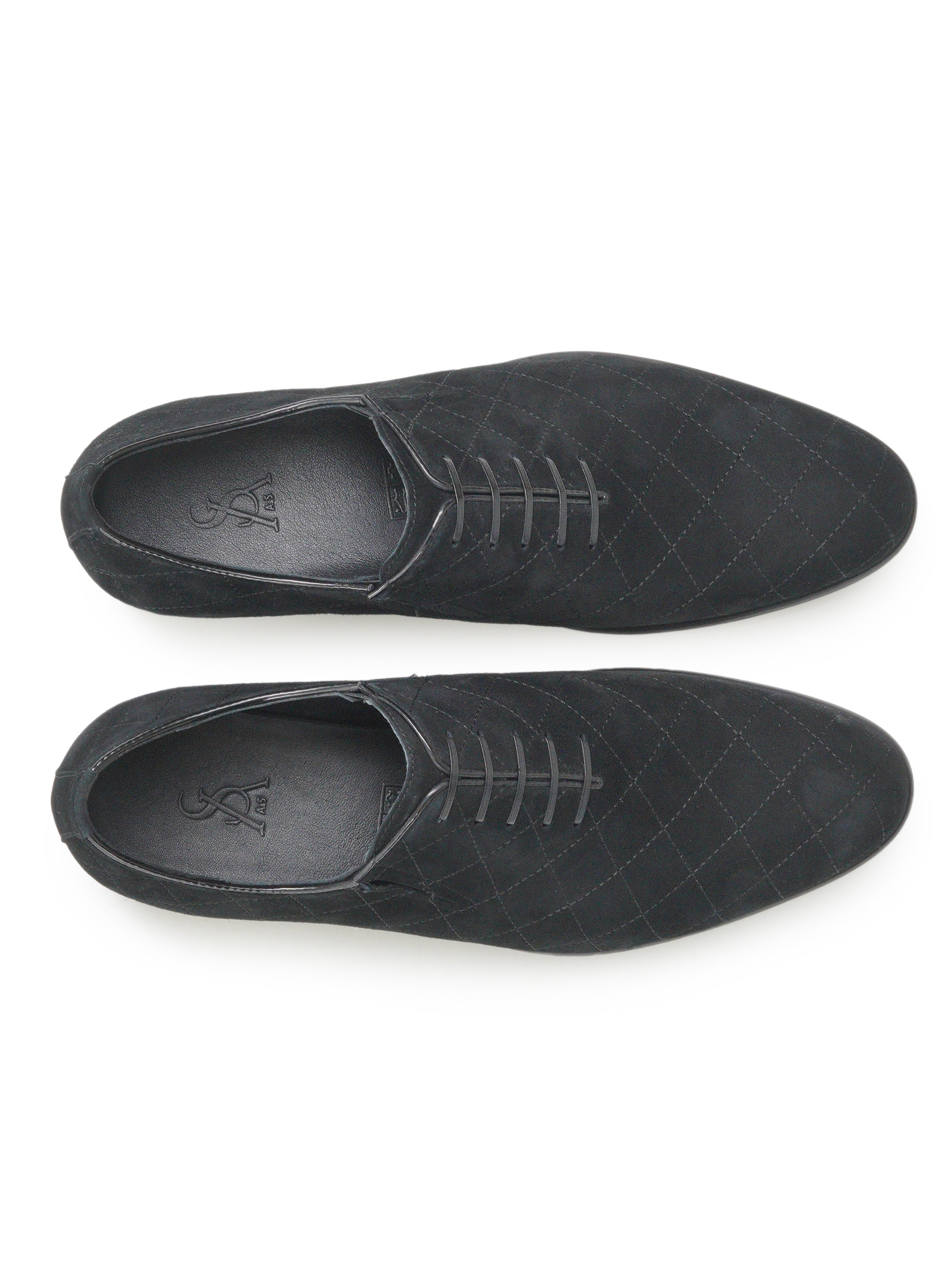 Quilted lace-ups