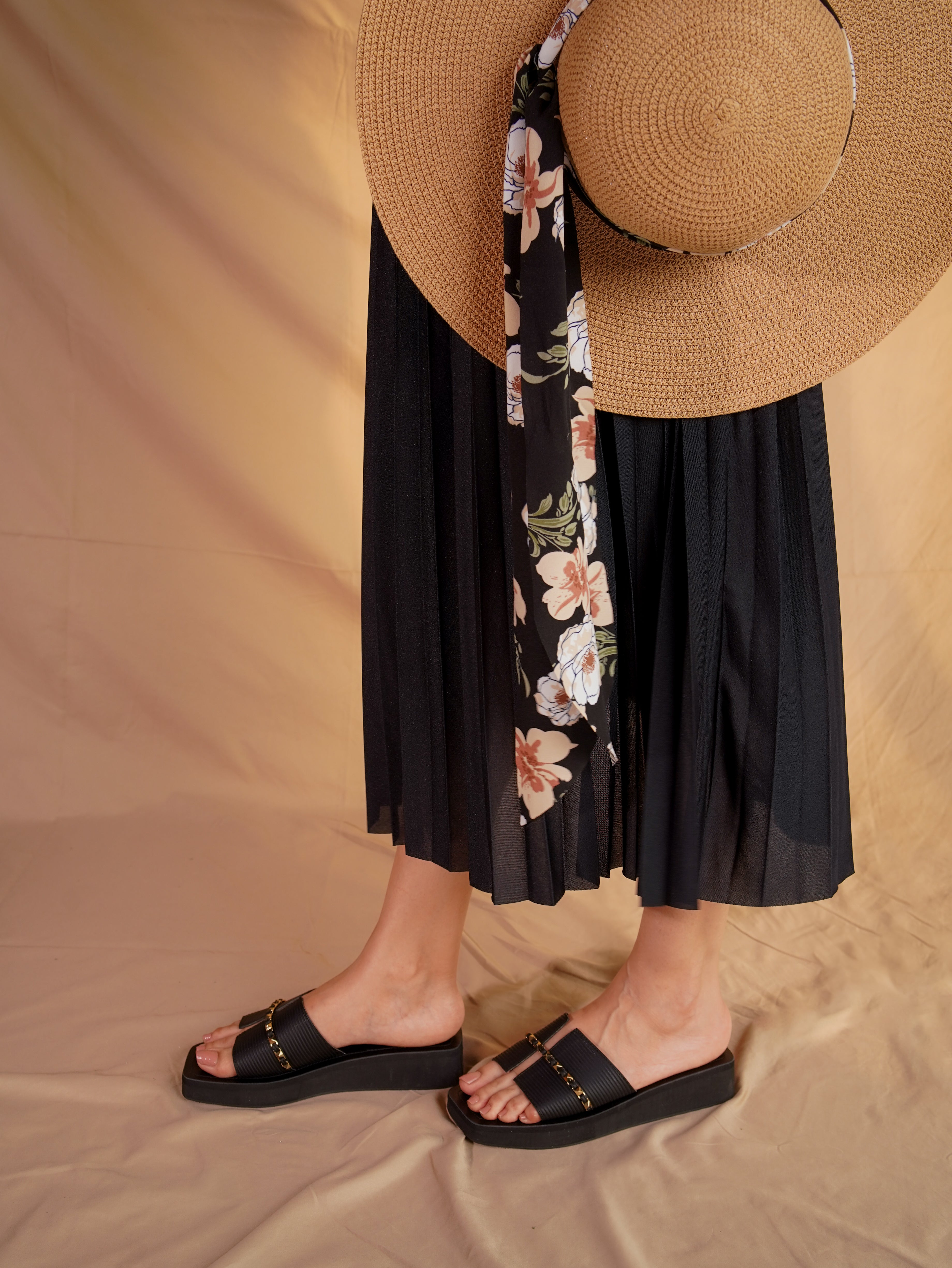 Chain Link Square Toe Wedges