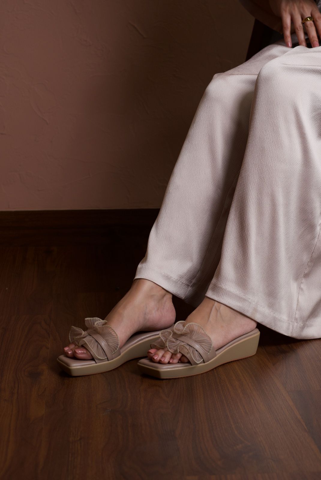 Crinkled Detail Medium Wedges
