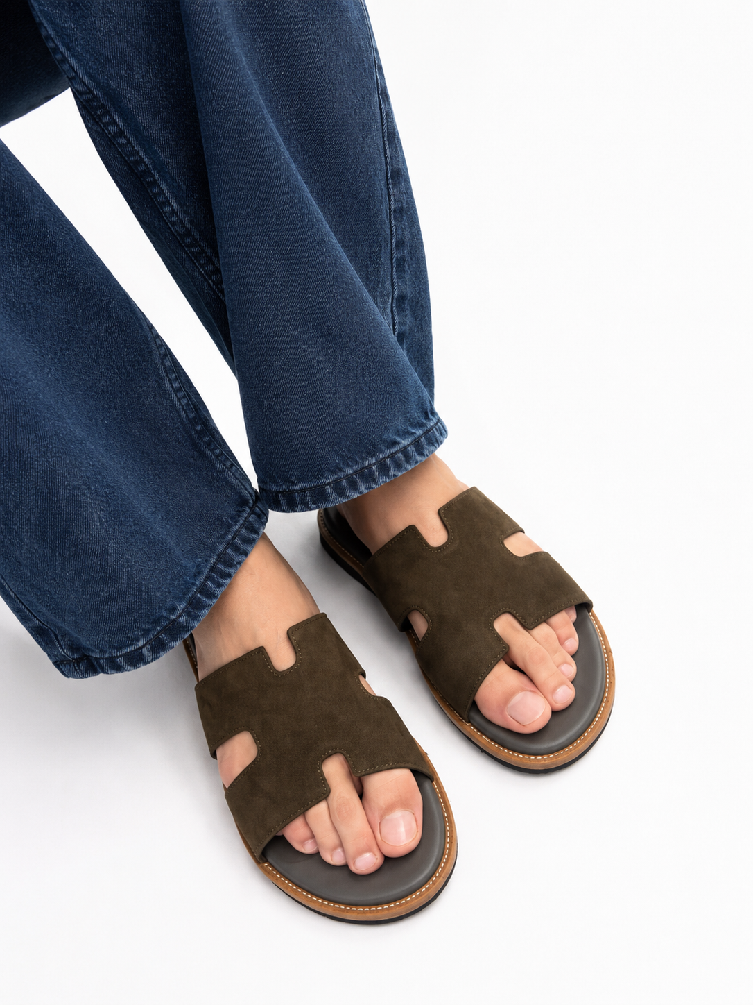 H cutout mens flats