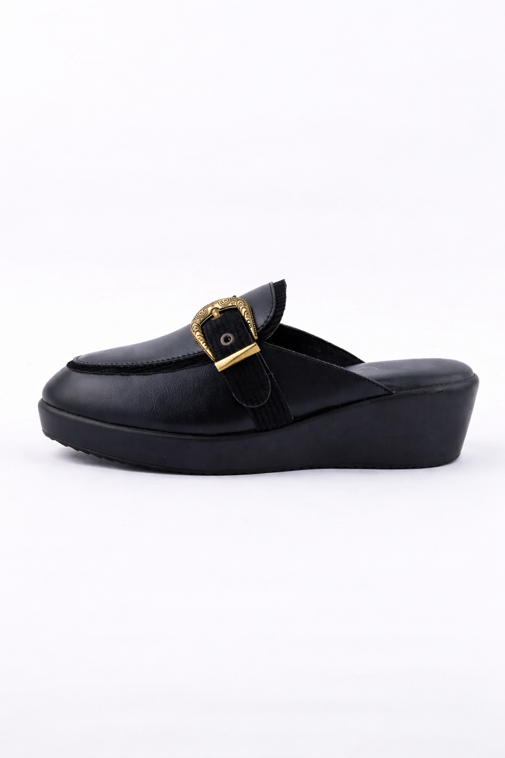 Antiqule buckle detail low wedges