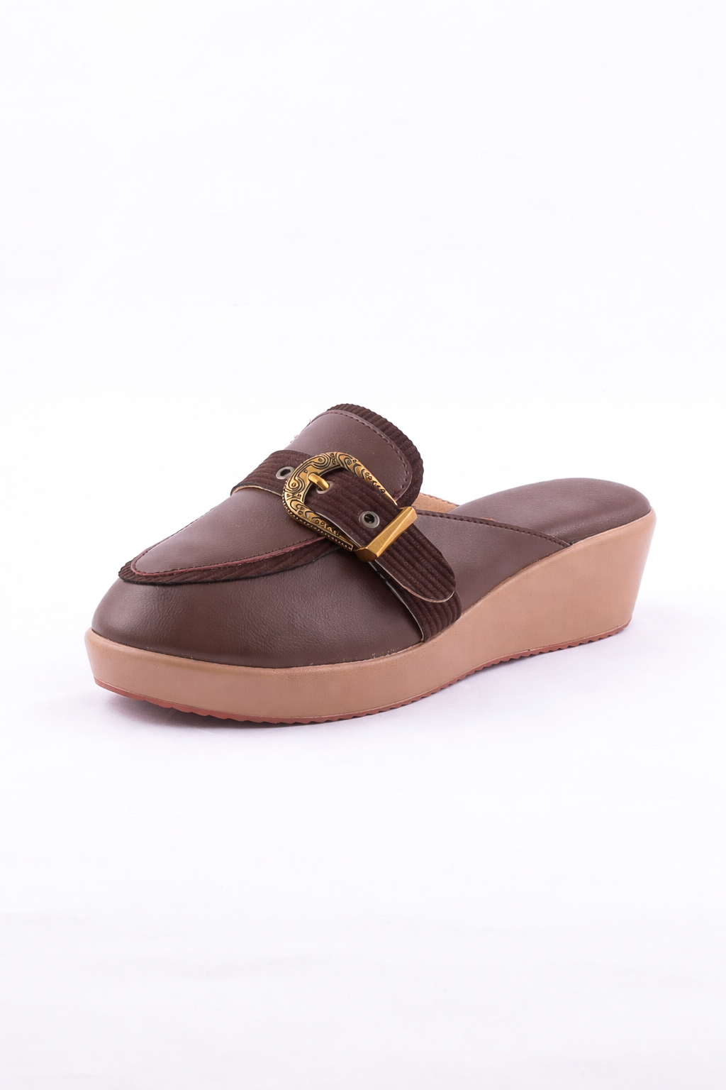 Antiqule buckle detail low wedges