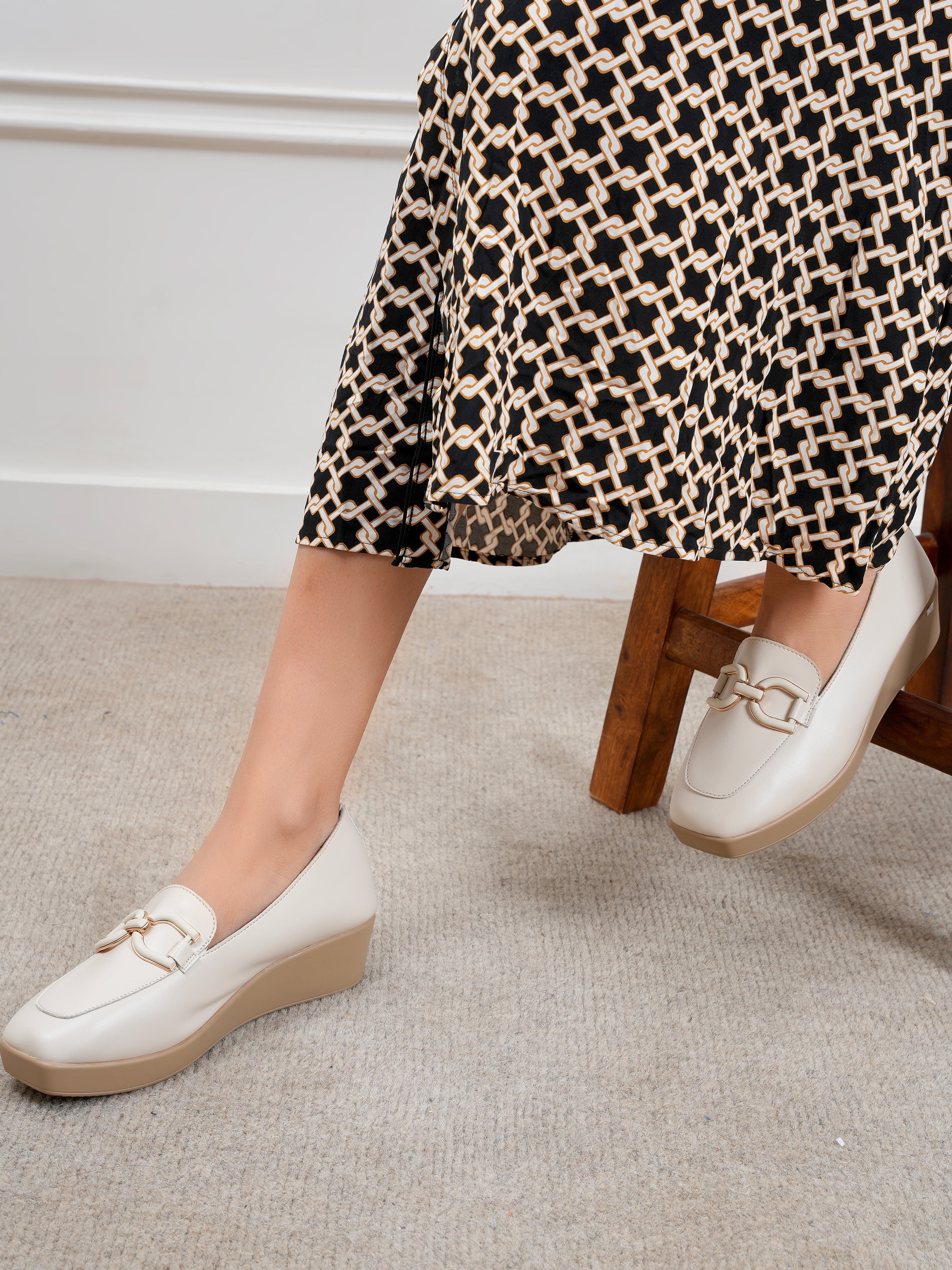 Interlock Chain Detail Loafers