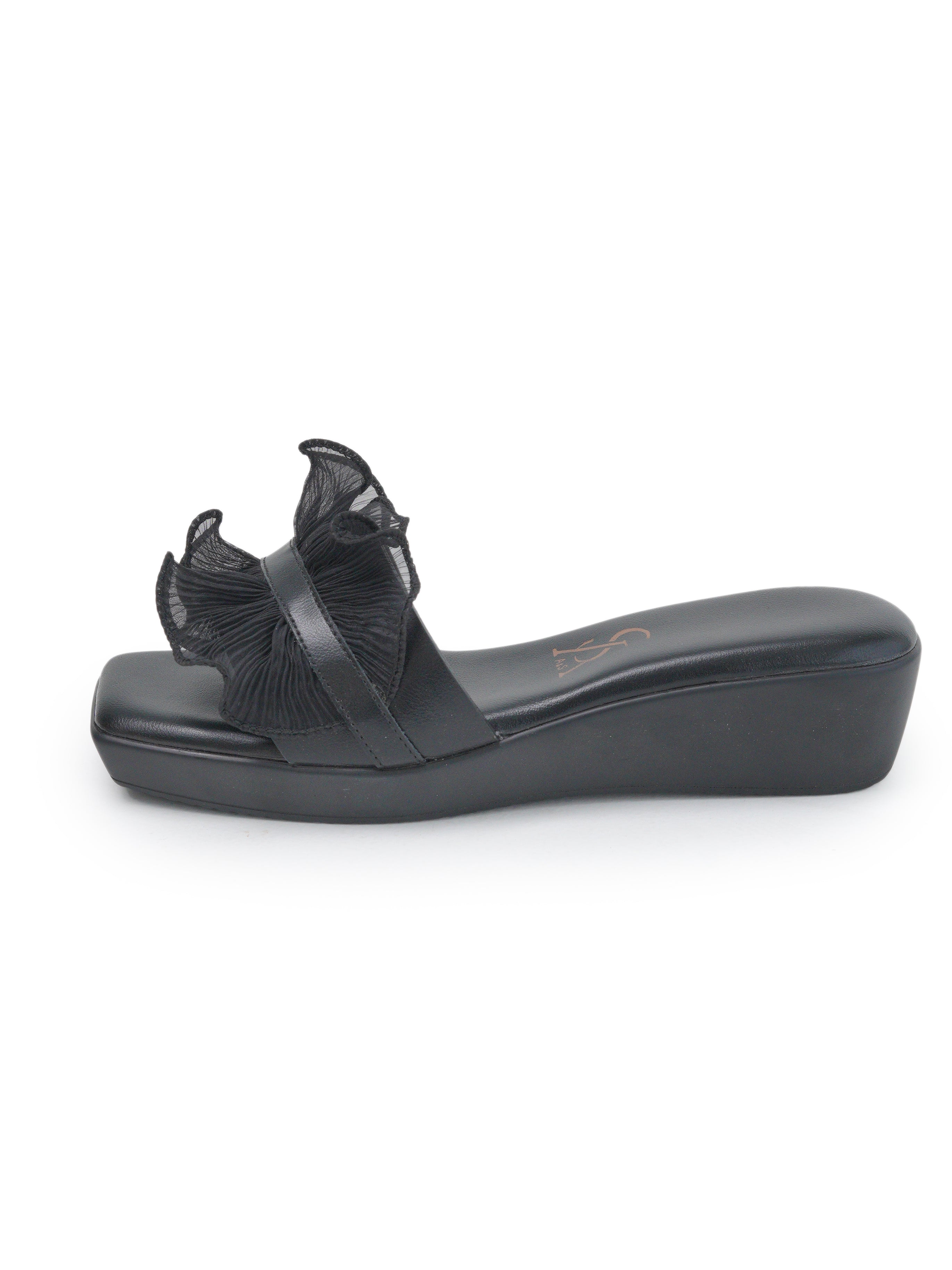 Crinkled Detail Medium Wedges