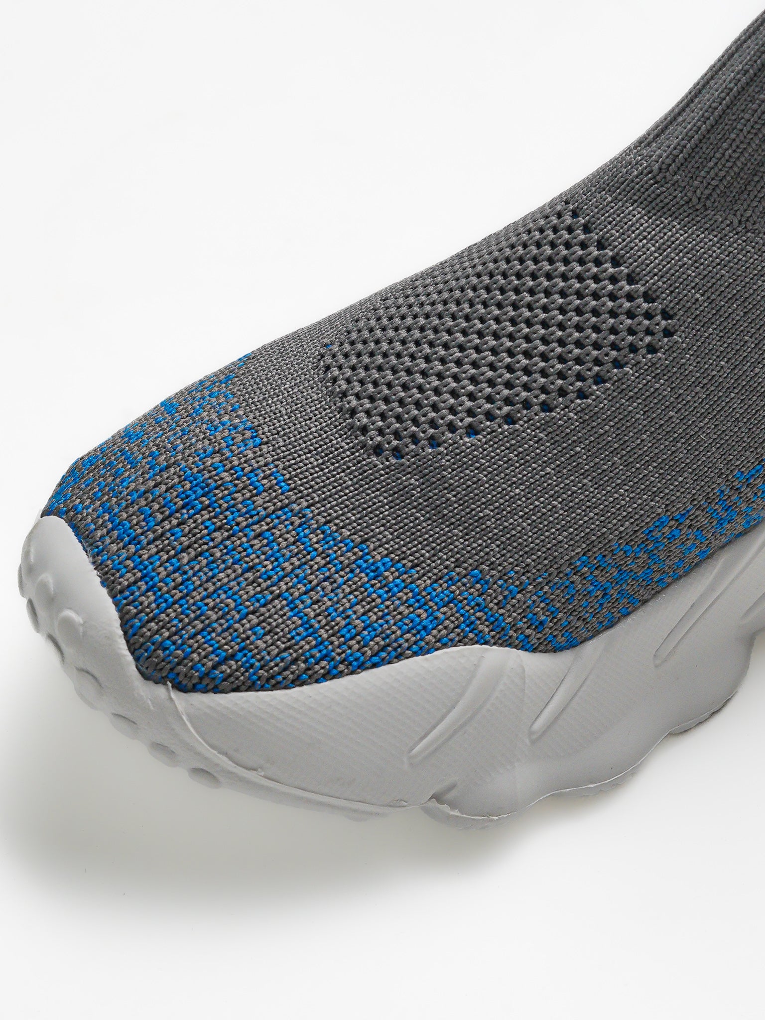 SPORTY SLIP ONS