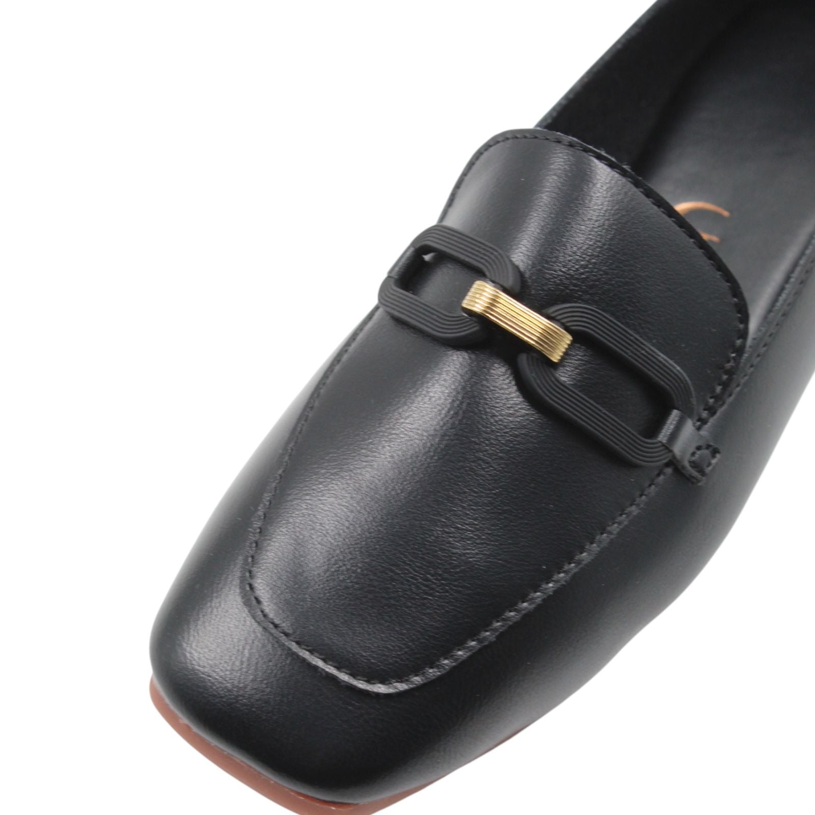 Buckled detail cushioned loafers