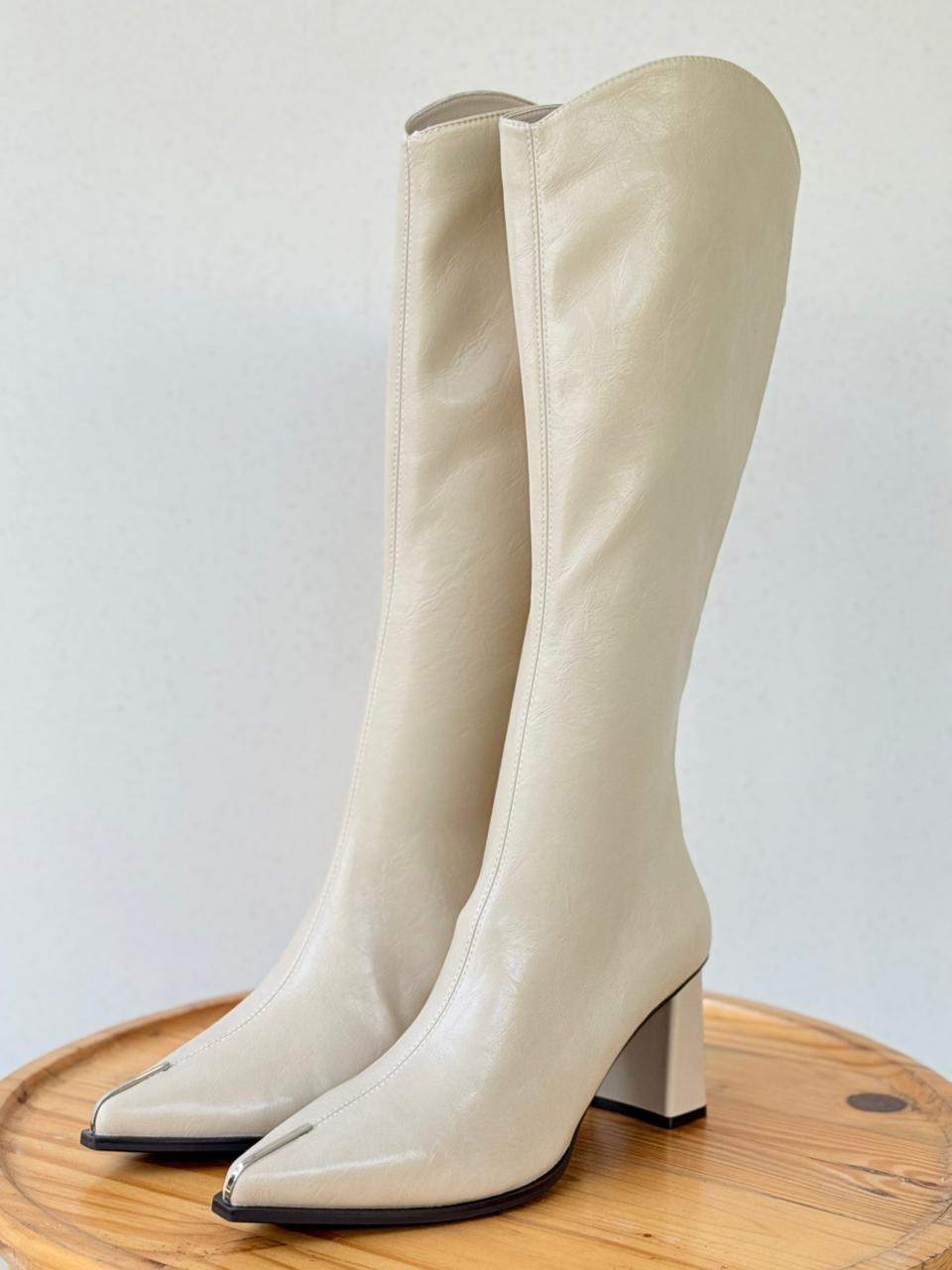 Pointed metal detail long boots