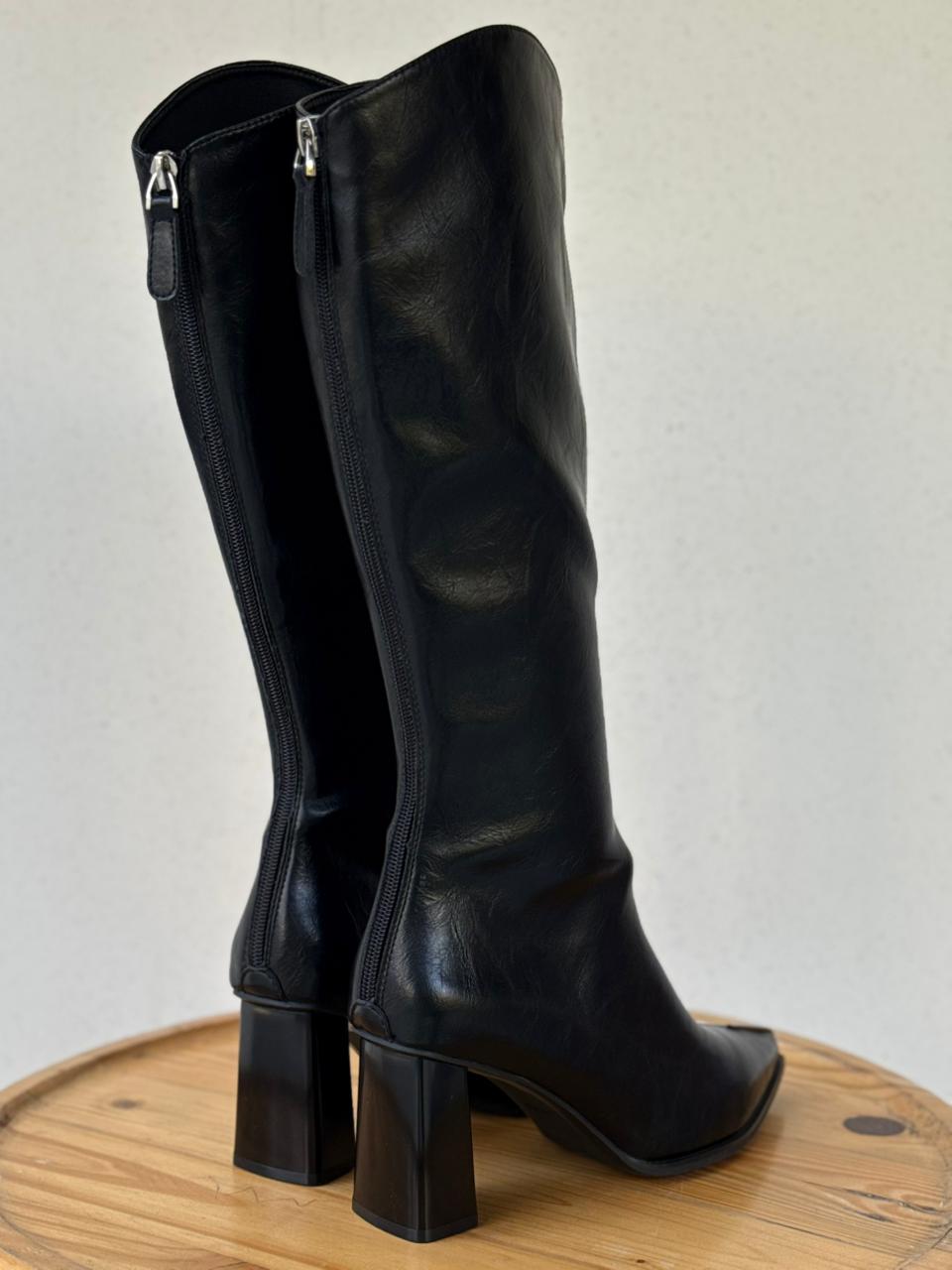 Pointed metal detail long boots