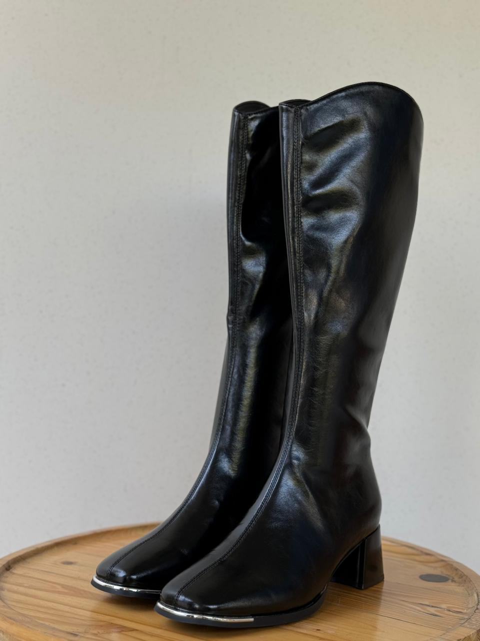 Square toe metal detail long boots