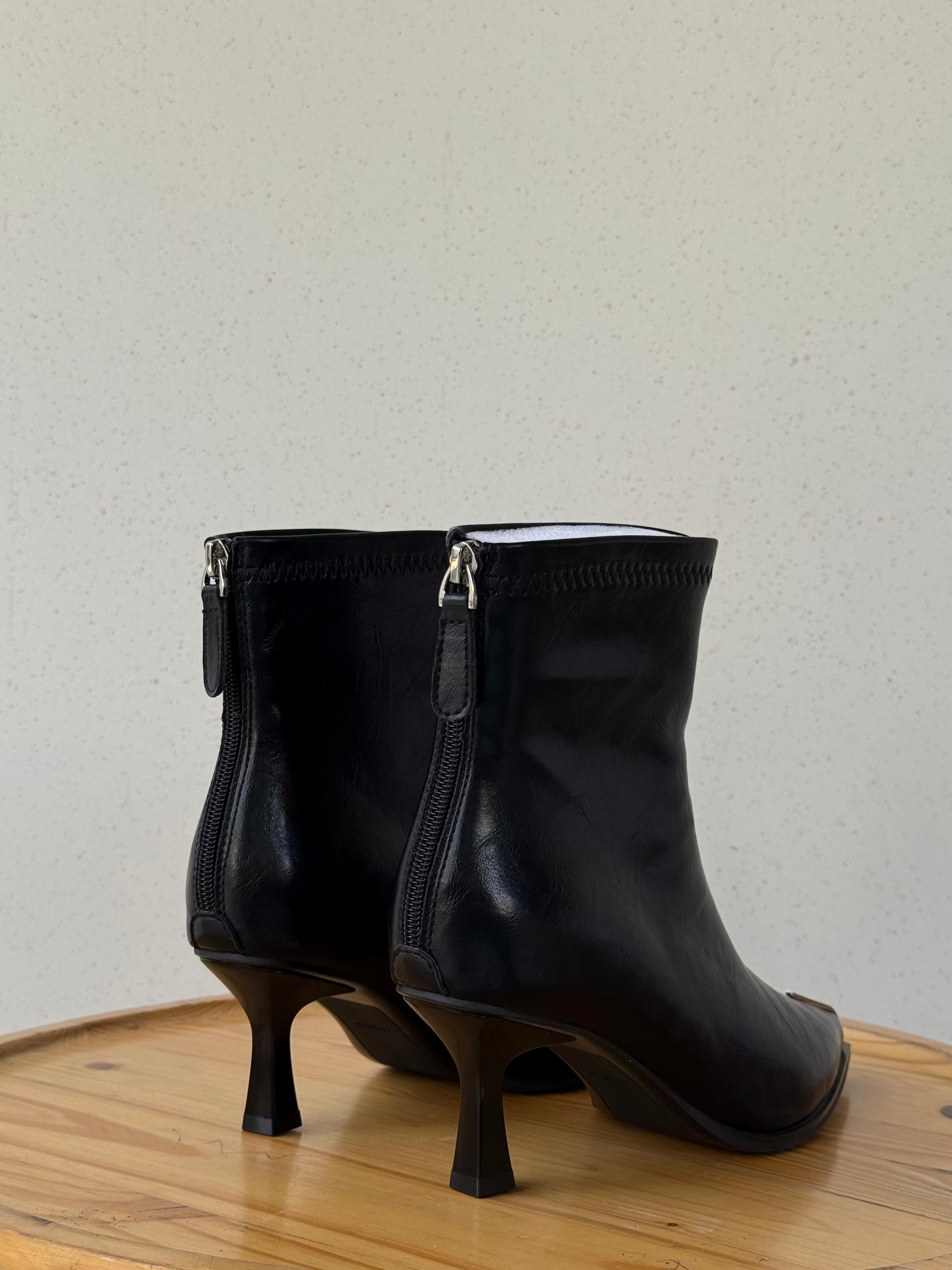 Pointed metal detail ankle boots
