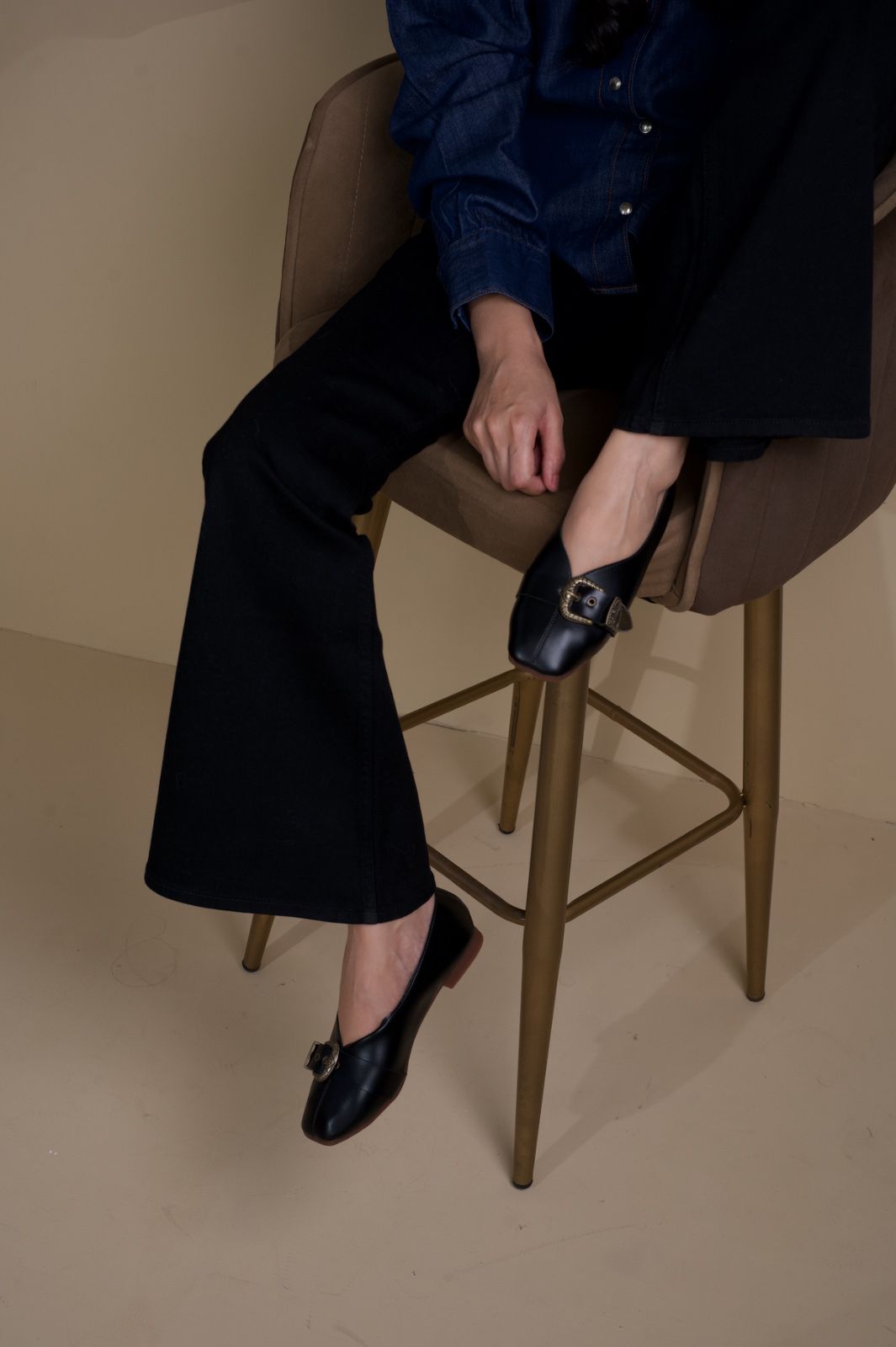 Rusted buckle detail loafers