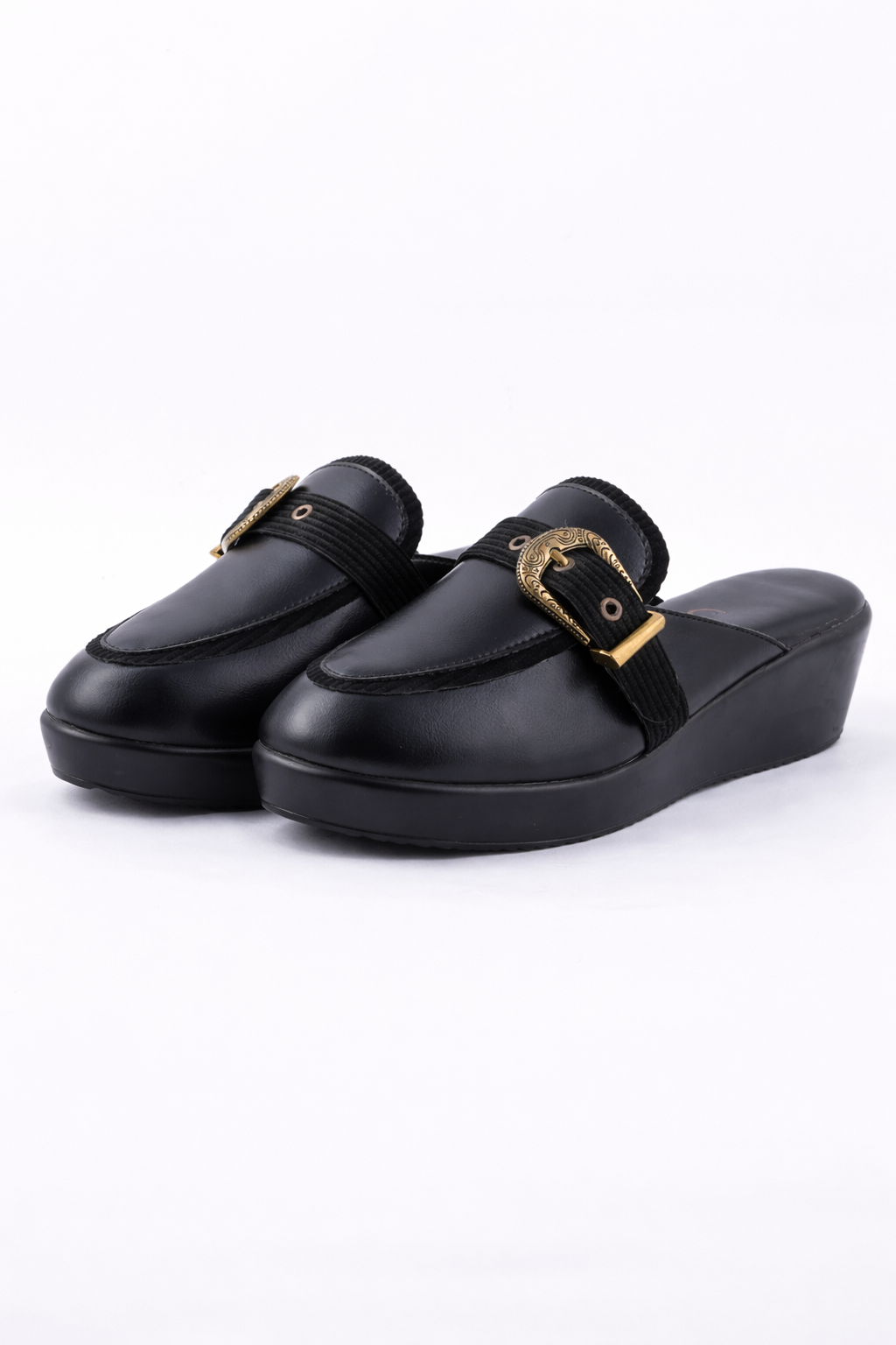 Antiqule buckle detail low wedges