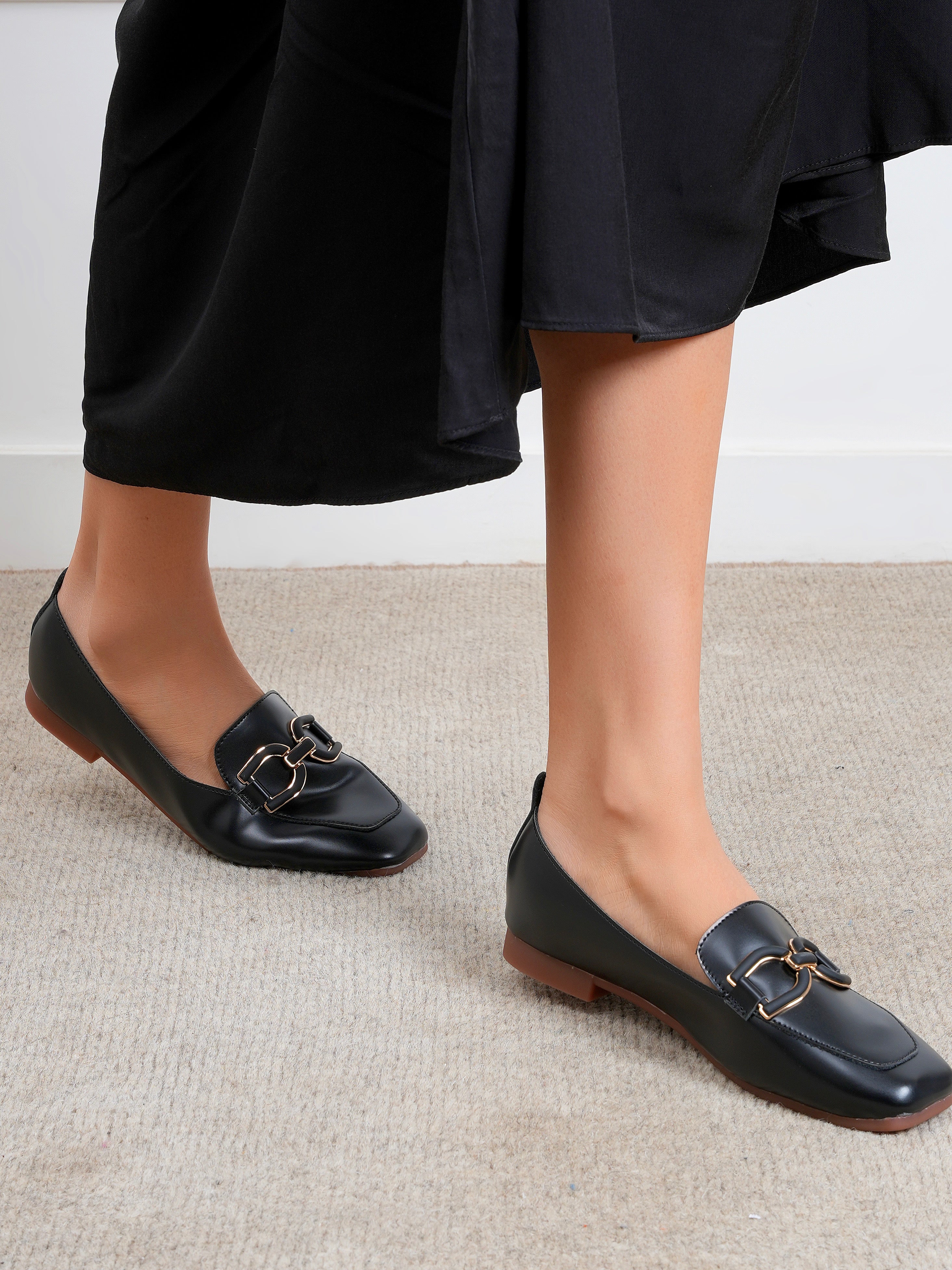 Interlock Chain Detail Flat Loafers