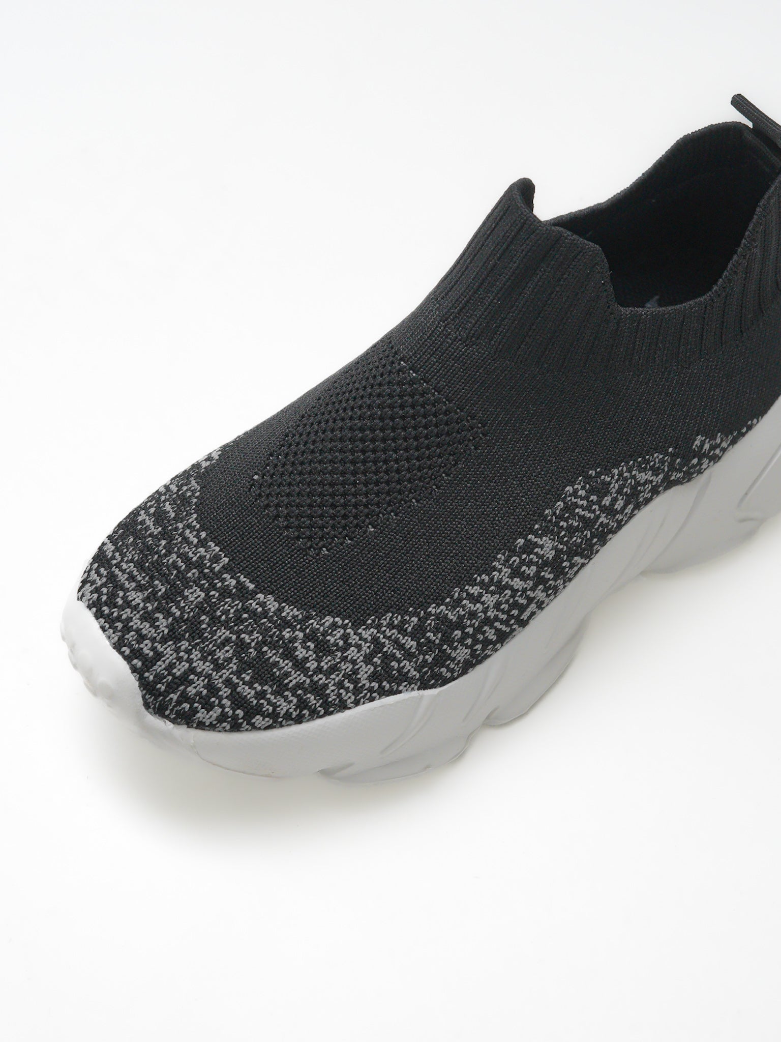 SPORTY SLIP ONS
