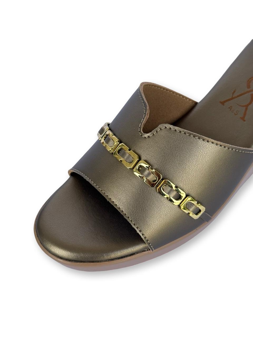 Golden Chain Detail Wedges