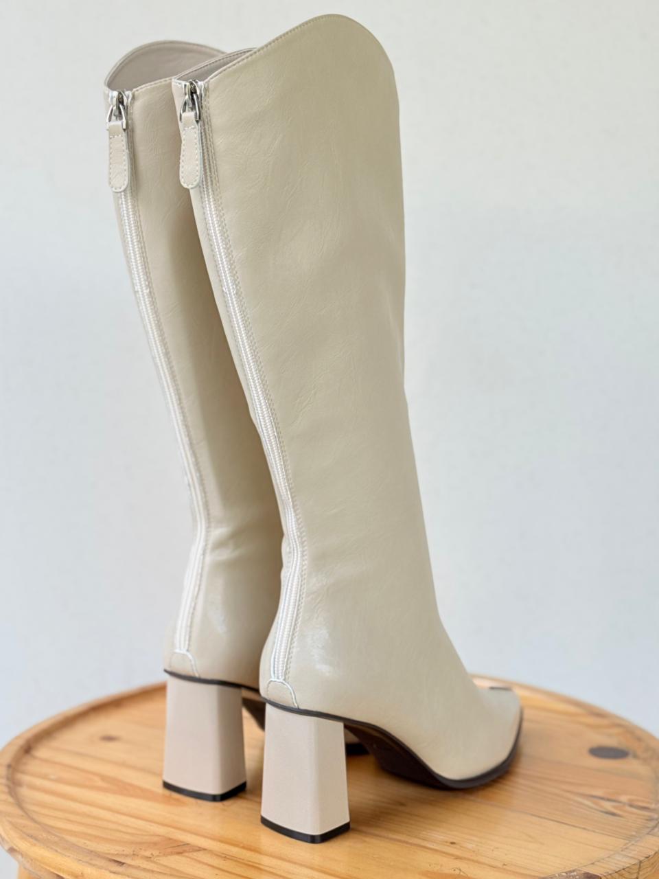Pointed metal detail long boots