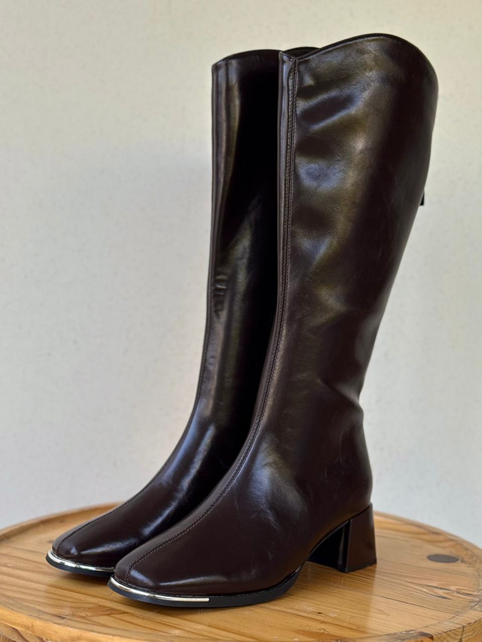 Square toe metal detail long boots