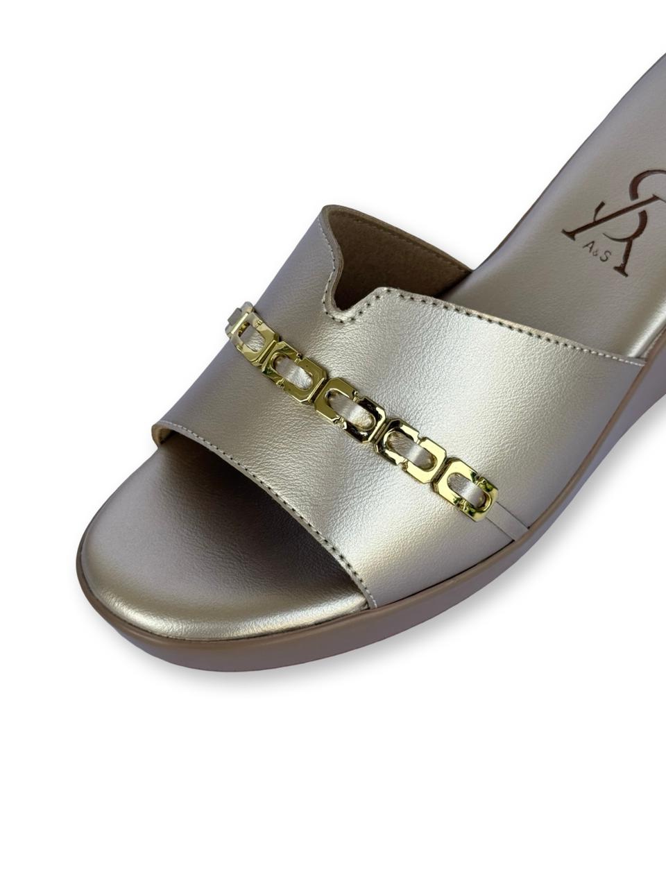Golden Chain Detail Wedges