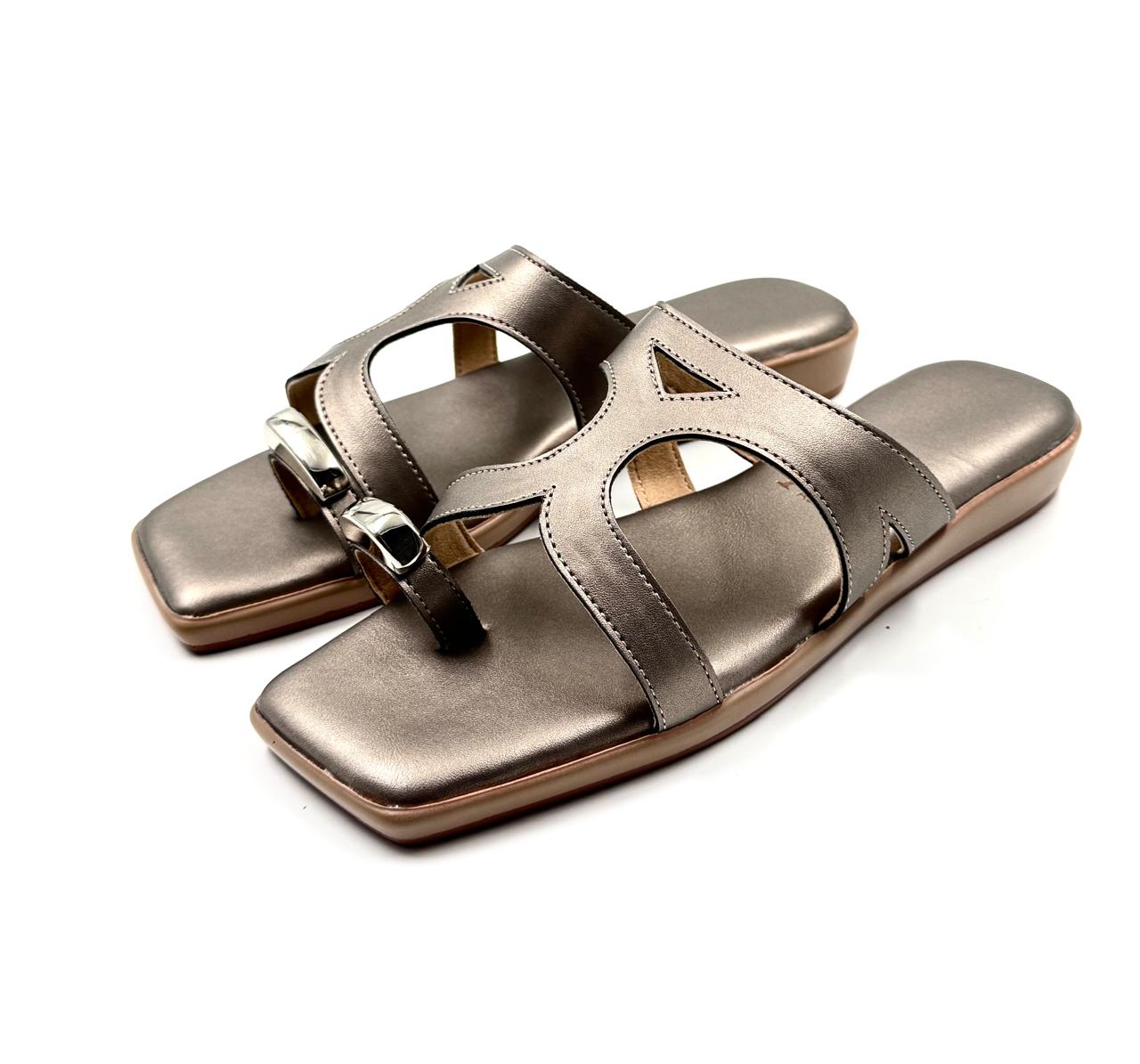 Metallic toe detail cushioned flats